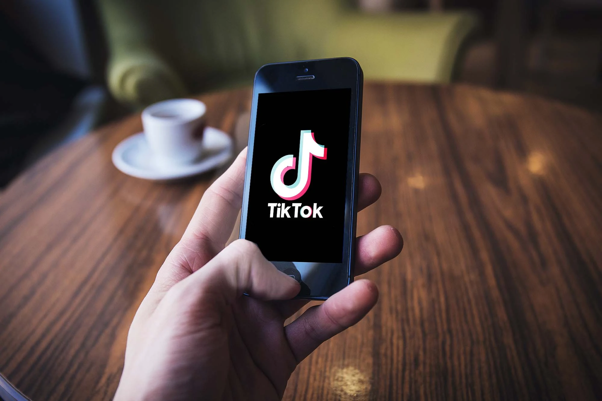 O TikTok Amplia Recursos Sociais Com Novos Bate-papos em Grupo e Adesivos