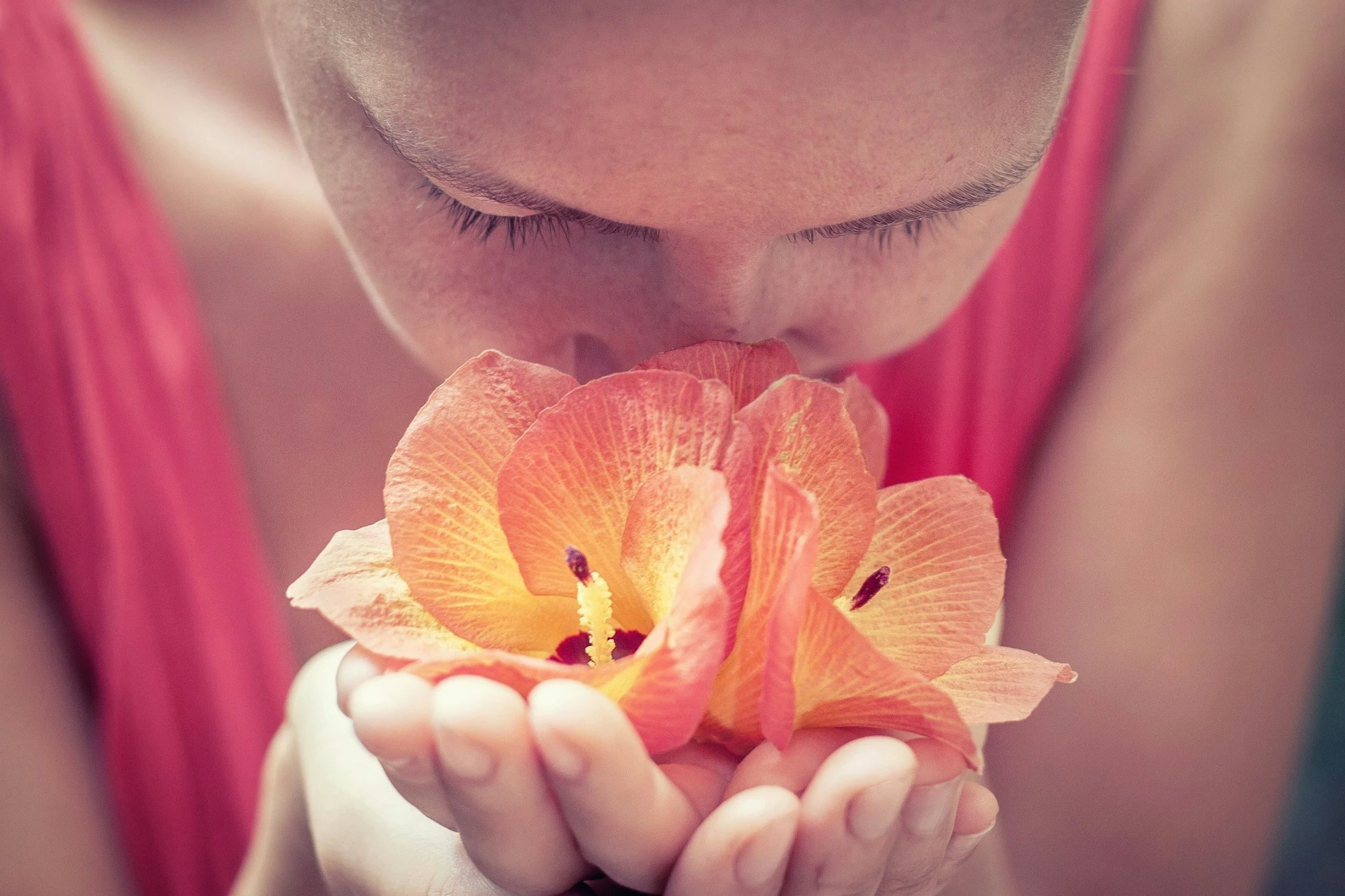 Ex-Pesquisadora do Google Explica Como Sua Nova Startup de IA Pode Gerar Aromas Digitais