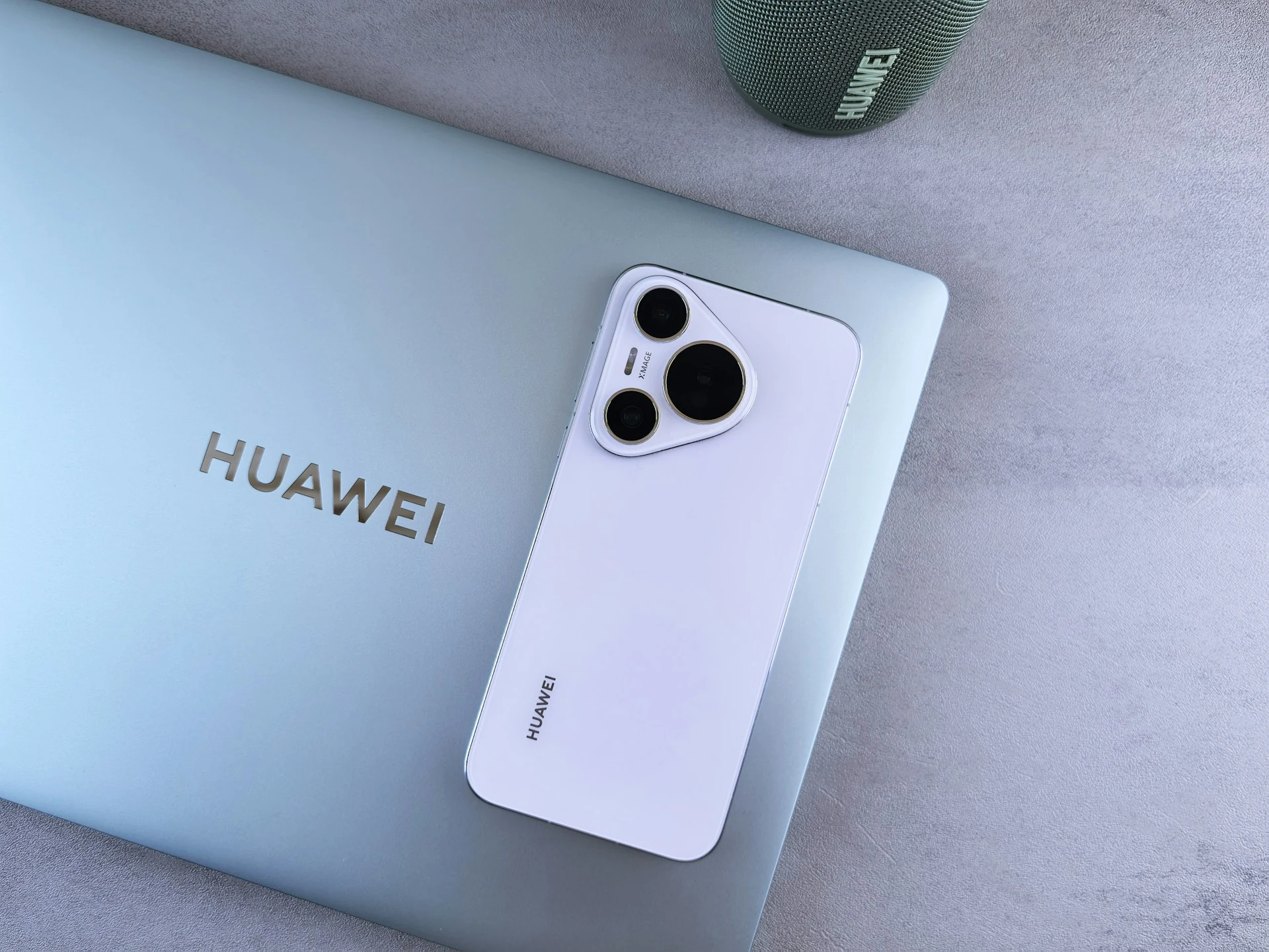 Huawei lança celular Tri-fold após evento da Apple por $2,800