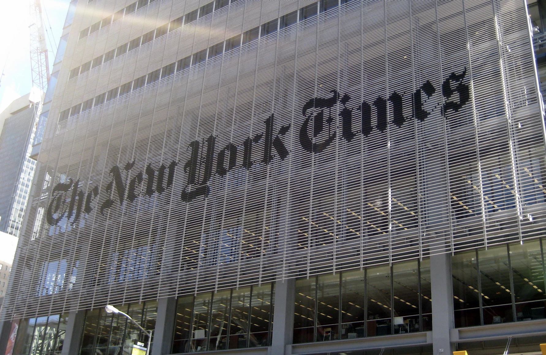 New York Times Envia Cessar e Desistir à Startup de IA Perplexity Sobre Uso de Conteúdo