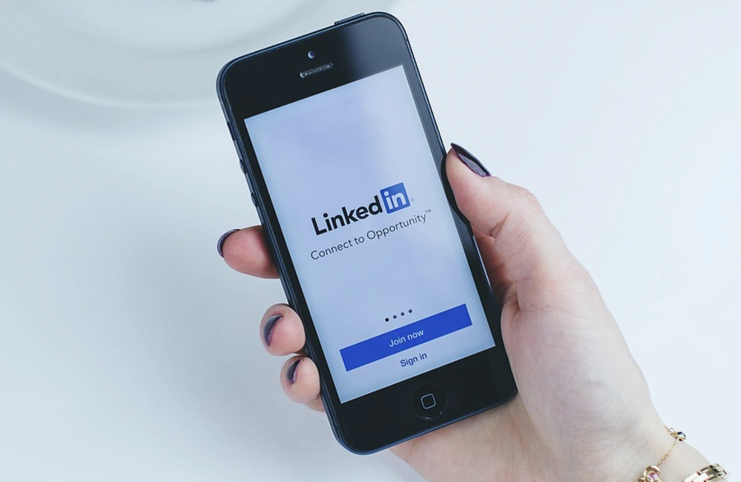 DPC Multa LinkedIn em €310M por Práticas Ilegais de Dados