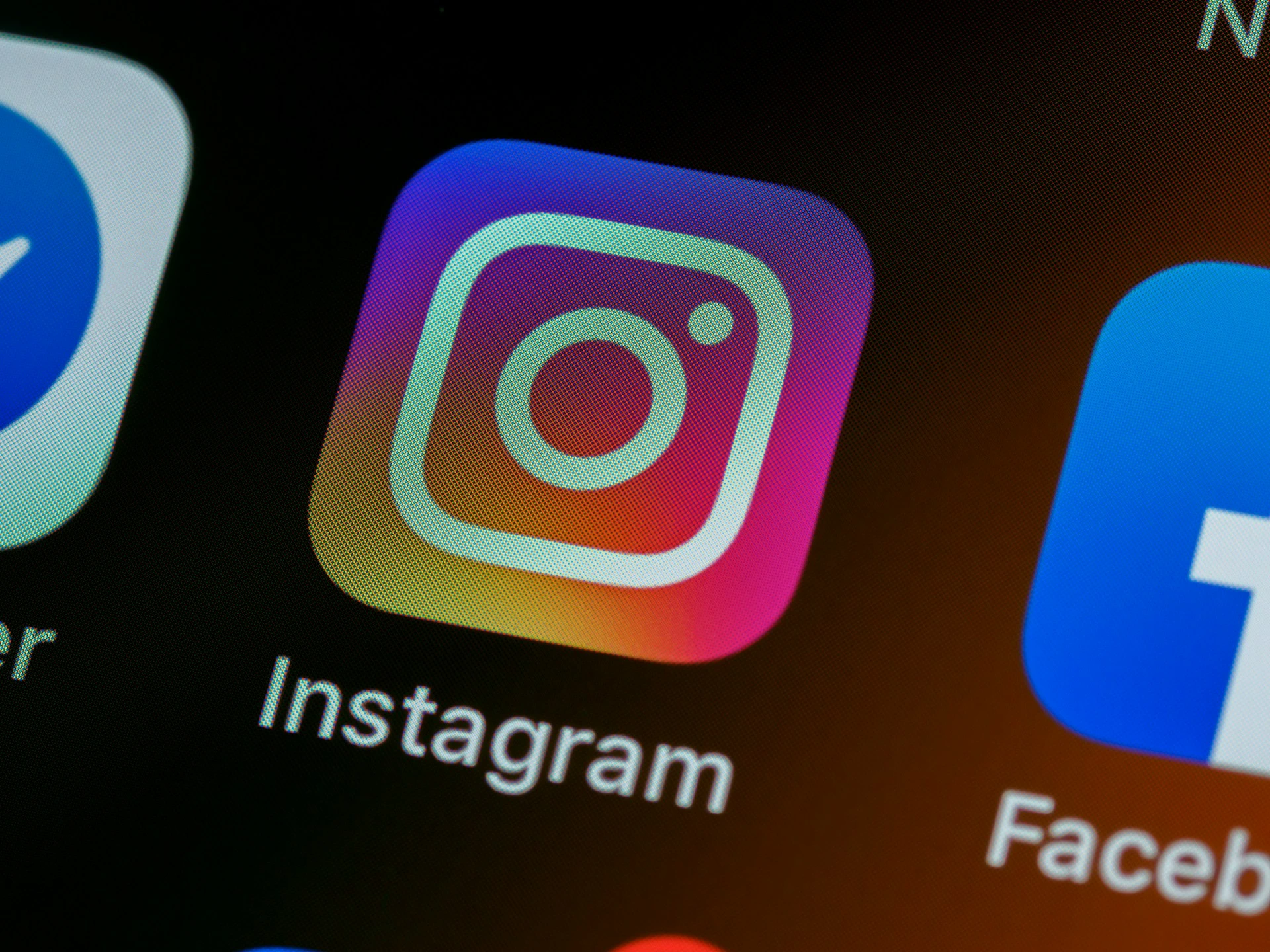 A Meta dispensa funcionários de vários departamentos, incluindo Instagram e WhatsApp