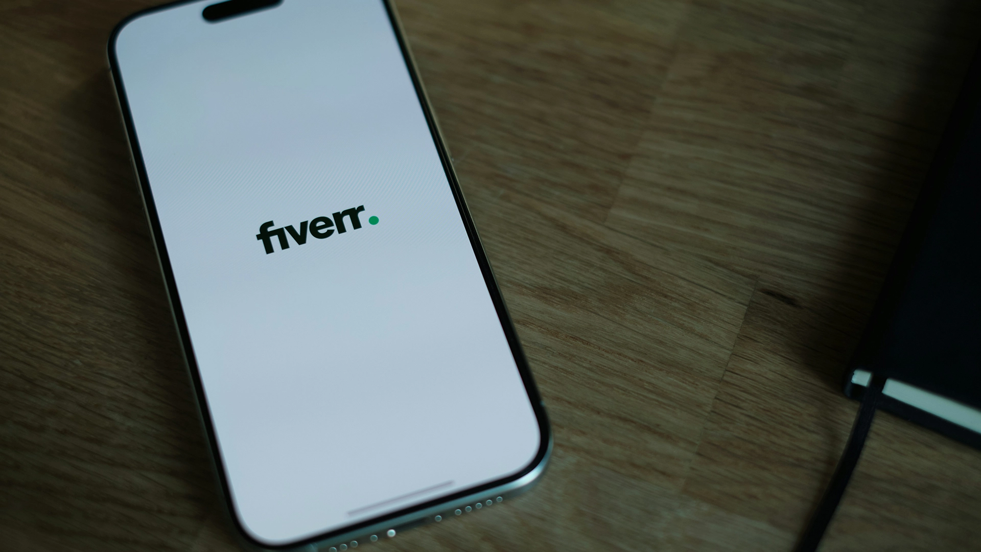 Fiverr Muda para Estrutura de IA e Demite 30% da Força de Trabalho